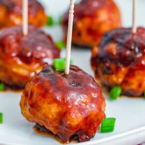 BBQ Chicken Meatballs -- These BBQ Chicken Meatballs are one of my favorite easy party appetizers, but they also make a delicious dinner when served with a couple veggie sides! | wearenotmartha.com
