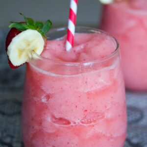 Strawberry Banana Daiquiri -- Stop everything you're doing and sit in the sun and relax with this strawberry banana daiquiri. You can use a mixer to make this frozen summer cocktail or a light rum and some sugar instead | wearenotmartha.com