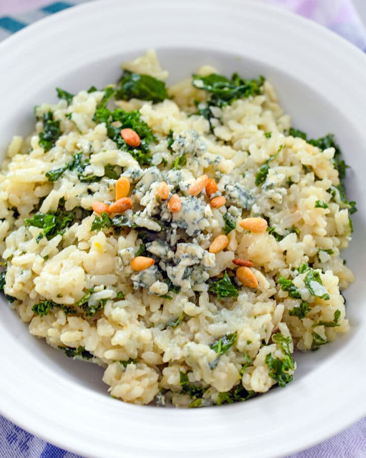 Blue Cheese Risotto with Kale -- This Blue Cheese Risotto with Kale is packed with creamy flavor and incredibly easy to make. Yes, risotto is the perfect weeknight dinner | wearenotmartha.com