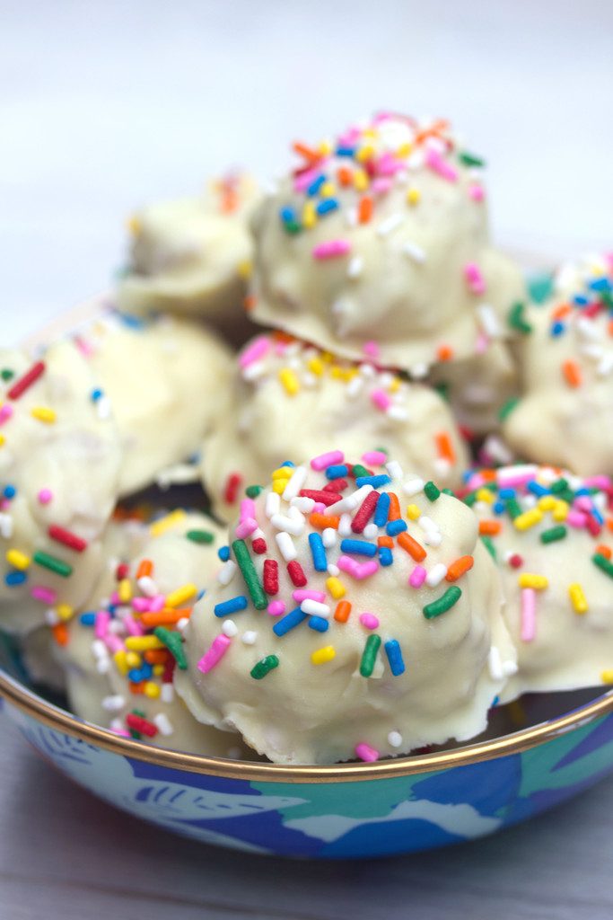 Blueberry Greek Cheesecake Truffles -- Blueberry cream cheese combined with fresh blueberries and graham crackers and dunked in white chocolate | wearenotmartha.com