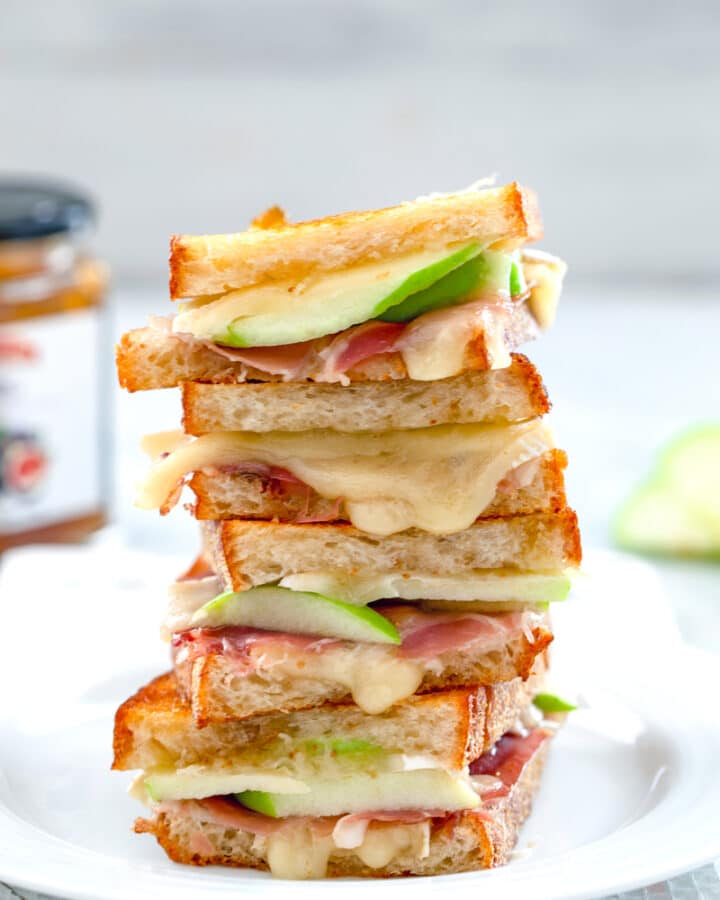 Brie Grilled Cheese with Fig Spread, Green Apple, and Prosciutto -- Grilled cheese is always delicious but when you try this Brie Grilled Cheese made with fig spread, green apple, and prosciutto, you'll suddenly start wanting grilled cheese for dinner every night | wearenotmartha.com #grilledcheese #brie #apple #prosciutto