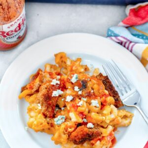 Buffalo Chicken Mac and Cheese -- This Buffalo Chicken Mac and Cheese is deliciously spicy, ridiculously cheesy, and basically the best comfort food ever. It makes for a wonderful dinner (with a salad on the side!) and is also perfect for serving in appetizer-sized portions at parties | wearenotmartha.com