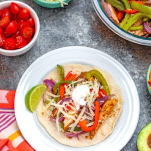 Chicken Fajitas -- You may think fajitas are just a fancy Mexican restaurant meal (that sizzle!). But this recipe for Chicken Fajitas is an incredibly easy dinner anyone can make. Substitute chicken with steak or shrimp if you desire | wearenotmartha.com #chickenfajitas #fajitas #mexicanfood #easydinners #quickdinners