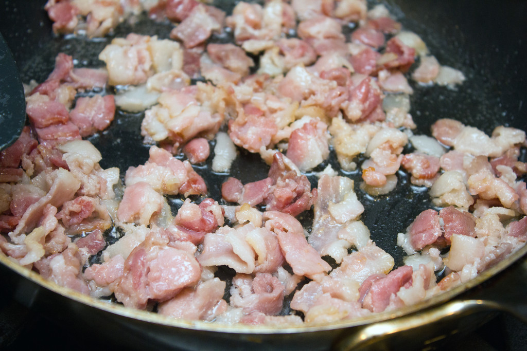 Chopped_Bacon_Frying