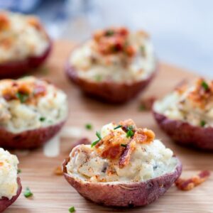 Clam Chowder Potato Skins – Whether you’re rooting for your home team or just in it for the food, these Clam Chowder Potato Skins are the perfect game day appetizer. And if you have any leftovers, they’re easy to repurpose the next day | wearenotmartha.com