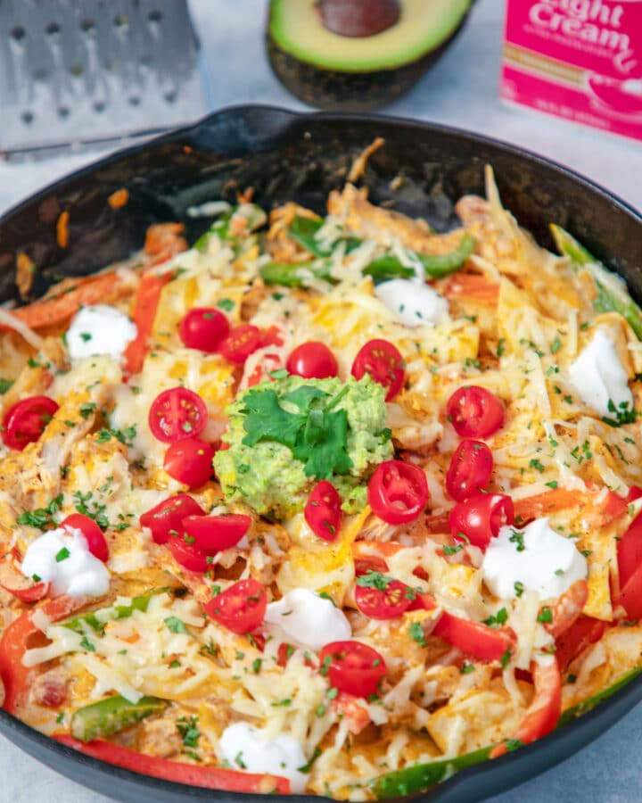 This Creamy Fajita Skillet has everything you love about fajitas in one easy-to-make dish with minimal cleanup. Packed with chicken, peppers, onions, and light cream, it's a comfort food dinner perfect for the back to school season | wearenotmartha.com