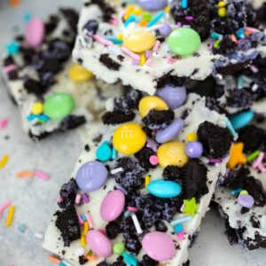 Easter Oreo Bark -- This 4-ingredient bark is so easy to make, you'll find yourself bringing it to all of your springtime parties and gatherings | wearenotmartha.com