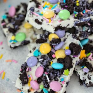 Easter Oreo Bark -- This 4-ingredient Easter Oreo Bark is packed with delicious goodies and so easy to make, you'll find yourself bringing it to all of your springtime parties and gatherings! | wearenotmartha.com