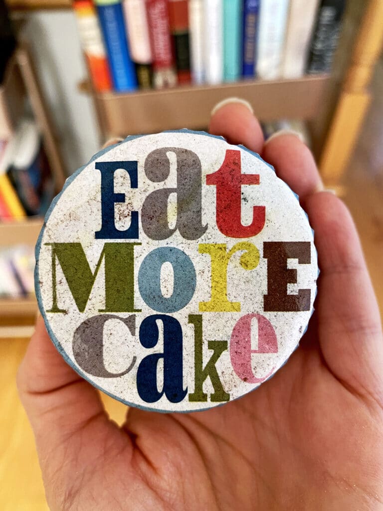 Cupcake paper that says "eat more cake"