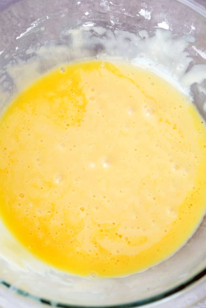 Eggnog icing in bowl