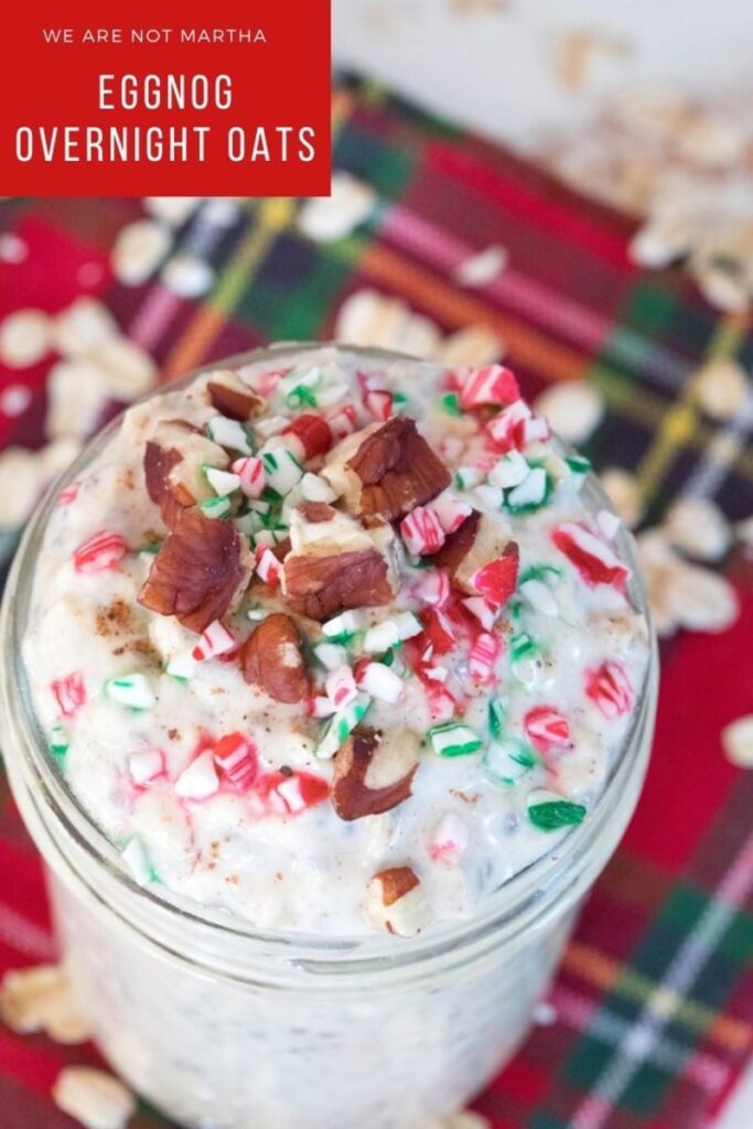 Eggnog for breakfast? Yes! With these eggnog overnight oats, you can enjoy the favorite Christmas breakfast in a healthy way! | wearenotmartha.com #holidayrecipes #eggnogrecipes #overnightoats #oatmeal #christmasrecipes
