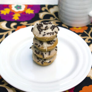 Espresso Doughnuts with Vanilla Sweet Cream Icing -- Mini doughnuts that taste like the Starbucks drink! | wearenotmartha.com