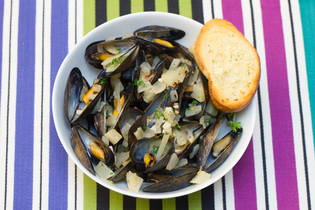 Spicy Fennel Mussels -- These Spicy Fennel Mussels are bright and flavorful with the perfect kick of spice (don't worry; they're not too spicy!) and are incredibly easy to make | wearenotmartha.com