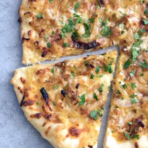 French Onion Soup Pizza -- If you're craving a big bowl of french onion soup, try it in pizza form instead! This pizza takes all the elements of the classic soup and turns it into a meal | wearenotmartha.com