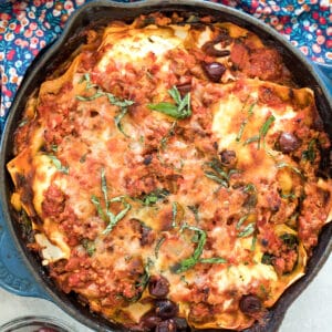 Greek Skillet Lasagna -- This lasagna is packed with Greek flavors, including ground lamb, feta, and kalamata olives, for a fun and easy-to-make (and cleanup!) twist on traditional lasagna | wearenotmartha.com