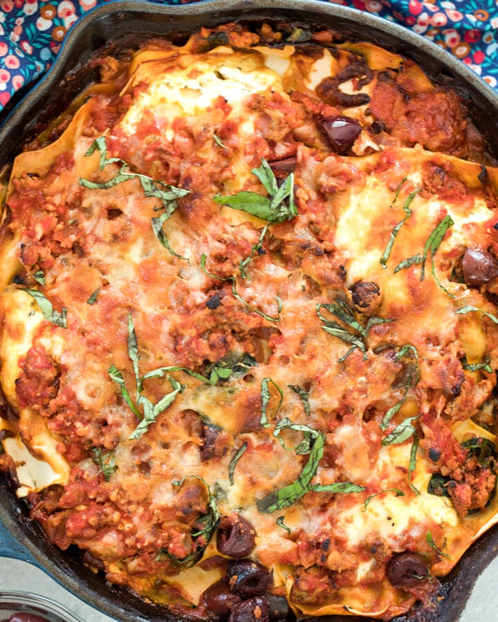 Greek Skillet Lasagna -- This lasagna is packed with Greek flavors, including ground lamb, feta, and kalamata olives, for a fun and easy-to-make (and cleanup!) twist on traditional lasagna | wearenotmartha.com