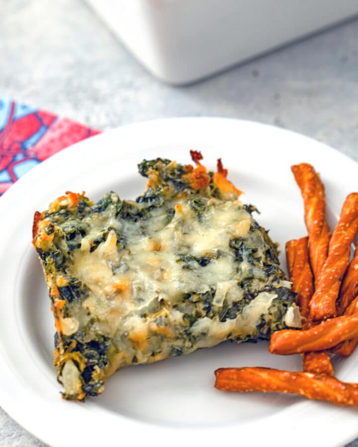 Hot Spinach Dip -- Looking for an easy-to-make party appetizer that is also packed with healthy greens? This creamy Hot Spinach Dip is the perfect addition to any holiday party table | wearenotmartha.com #partyappetizers #healthyappetizers #spinachdip #hotdips #dips
