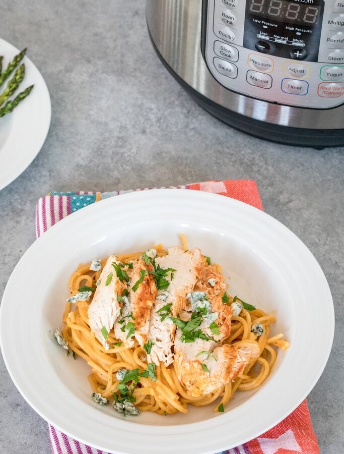 Instant Pot Buffalo Chicken Pasta -- With this Buffalo Chicken Pasta in the Instant Pot, dinner will be ready in no time at all... And you won't be left with a sink full of dirty dishes! | wearenotmartha.com