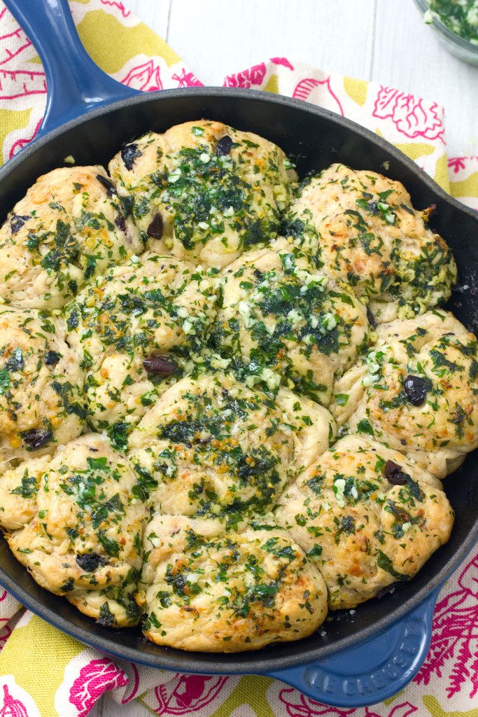 Jalapeño Cheddar Olive Rolls with Garlic-Parsley Butter -- Homemade pull-apart bread for your dinner party | wearenotmartha.com