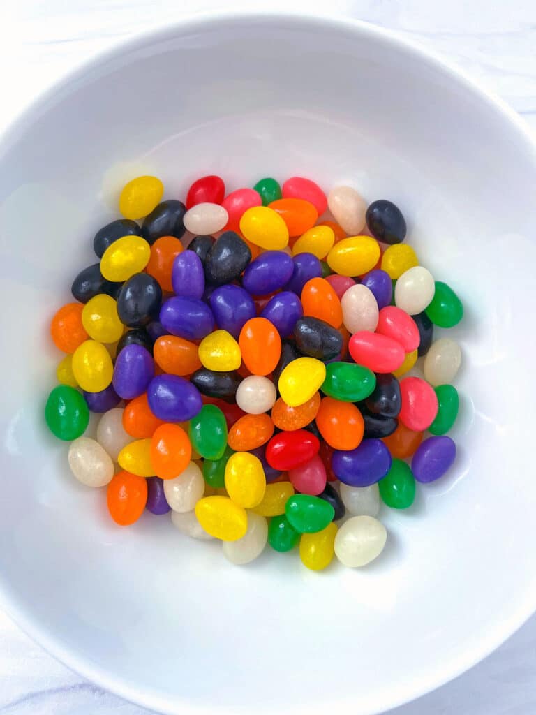 Jelly beans in bowl.