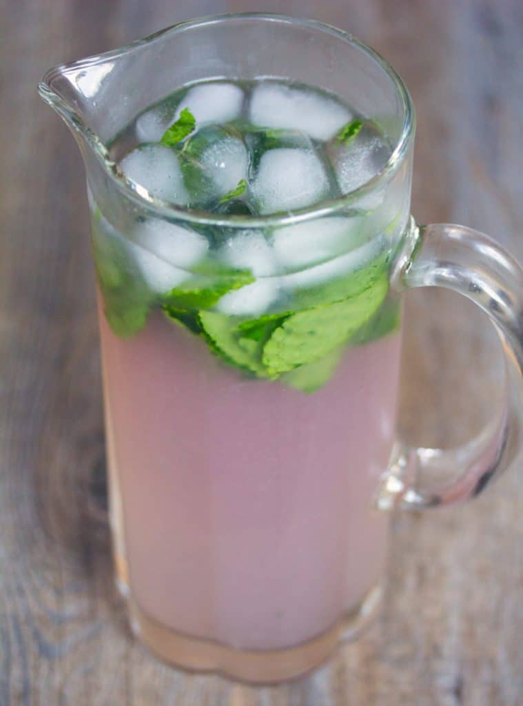 en kande lavendel Lemonade Mojitos