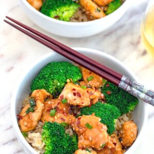 Lighter Sesame Chicken -- Love Chinese food, but hate the way it makes you feel? This recipe for Lighter Sesame Chicken is easy to make at home and healthier than the average Chinese takeout! | wearenotmartha.com