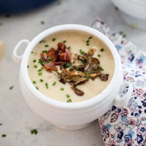 Loaded Baked Potato Soup {Lightened Up} -- This takes a classic recipe and lightens it up for a much healthier, but still creamy and delicious loaded baked potato soup that you can eat all winter long! | wearenotmartha.com