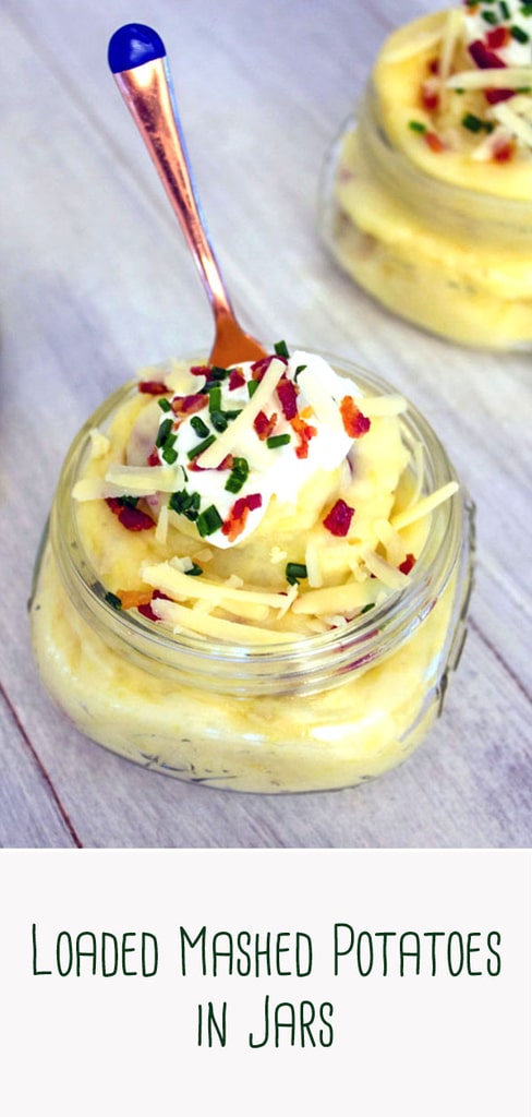 Loaded Mashed Potatoes in Jars -- Loaded mashed potatoes are always delicious, but loaded mashed potatoes in jars are even more special. They're perfect for dinner parties or holiday entertaining | wearenotmartha.com #potatoes #mashedpotatoes #foodinjars #holidays #entertaining