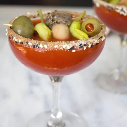 I combined my two favorite cocktail into one with this Manhattan Dirty Mary Martini -- The bloody mary and dirty martini unite! | wearenotmartha.com #bloodymary #martinis #dirtymartini #tomatojuice #vodkacocktails #vodka