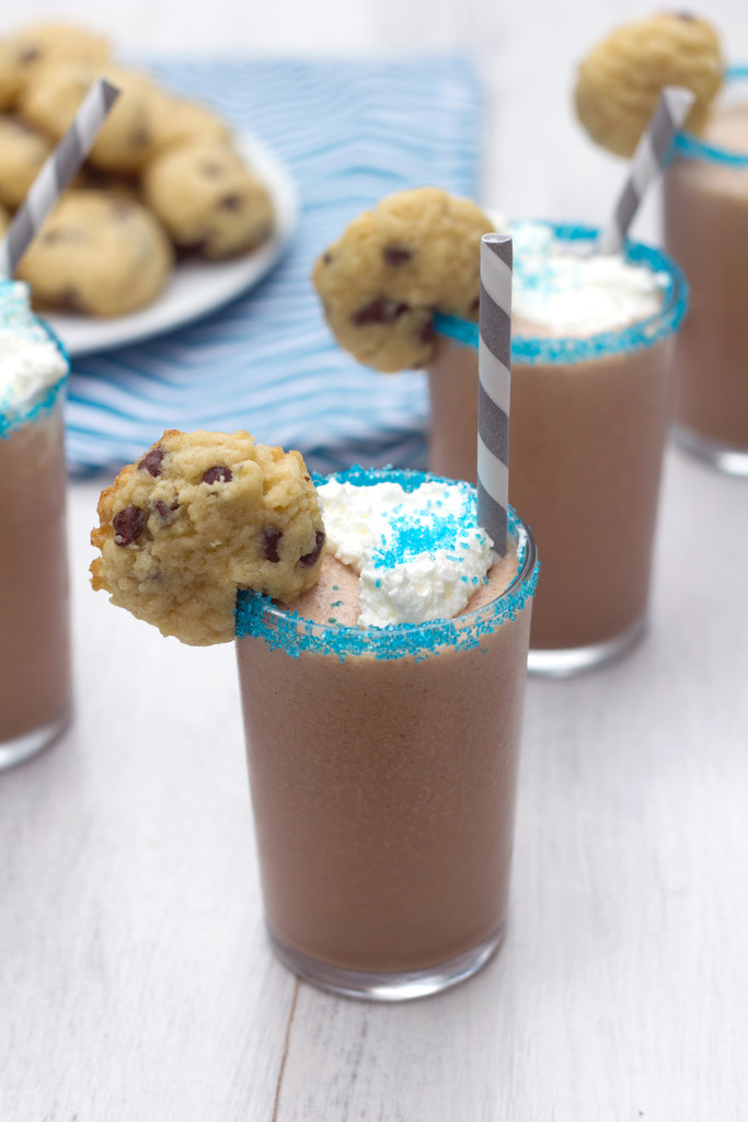 Mini Cookie Milkshakes -- Mini milkshakes are cute, but Mini Cookie Milkshakes are cuter! And they're perfect for wedding showers, baby showers, or any other party or festive event | wearenotmartha.com