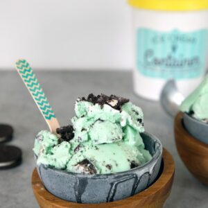Mint Oreo Ice Cream -- This Mint Oreo Ice Cream is eggless and the perfect simple-to-make frozen summer treat | wearenotmartha.com