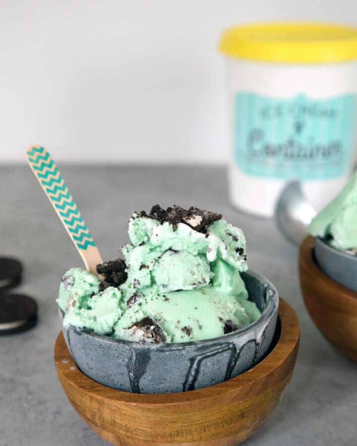 Mint Oreo Ice Cream -- This Mint Oreo Ice Cream is eggless and the perfect simple-to-make frozen summer treat | wearenotmartha.com