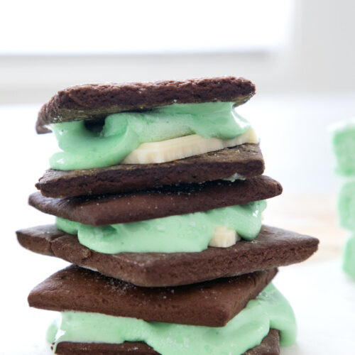 Mint White Chocolate S'mores -- Made with homemade mint marshmallows and chocolate graham crackers, this s'mores recipe takes a classic summer treat and gives it a fresh new spin! | wearenotmartha.com