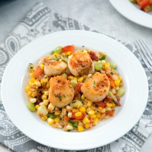 Pan Seared Scallops with Bacon Succotash -- tender scallops with an umami packed succotash is the ultimate summer meal, best enjoyed al fresco with a nice chilled glass of white wine | wearenotmartha.com #scallops #bacon #succotash #summer #dinner