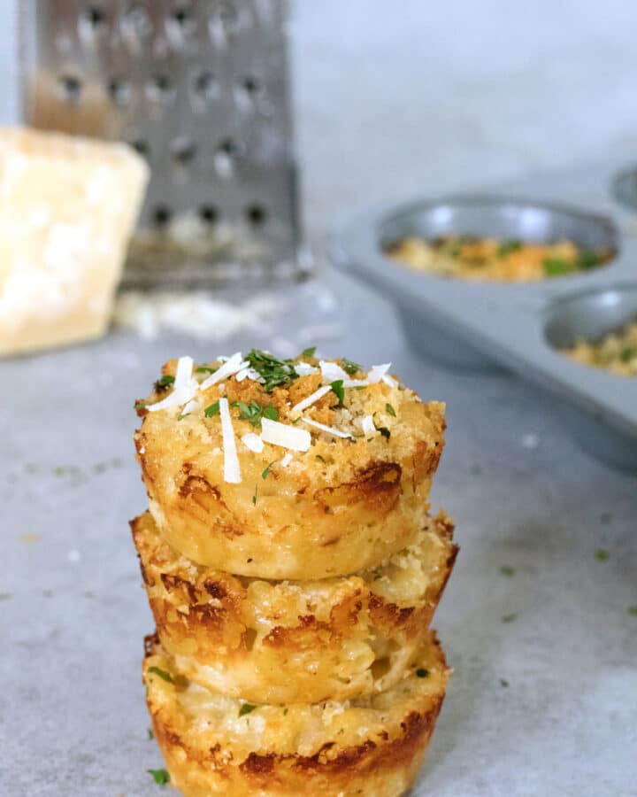 Parmigiano Reggiano Roasted Garlic Mac and Cheese Bites -- These mac and cheese bites are packed with flavor thanks to Parmigiano Reggiano cheese and roasted garlic. They're perfect for serving at parties or for a grab-and-go meal! | wearenotmartha.com #macandcheese #macandcheesebites #partyfood #appetizers #fingerfood #parmesancheese