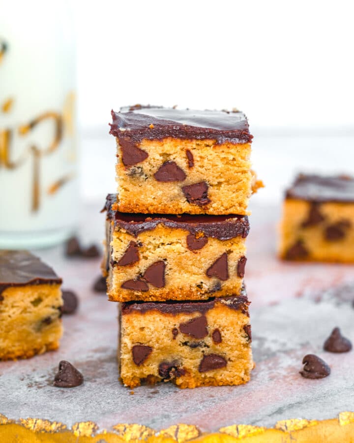 Peanut Butter Blondies with Chocolate Ganache -- These Peanut Butter Blondies are packed with chocolate chips and covered in a rich chocolate ganache for a dessert bar that's better than a brownie! | wearenotmartha.com