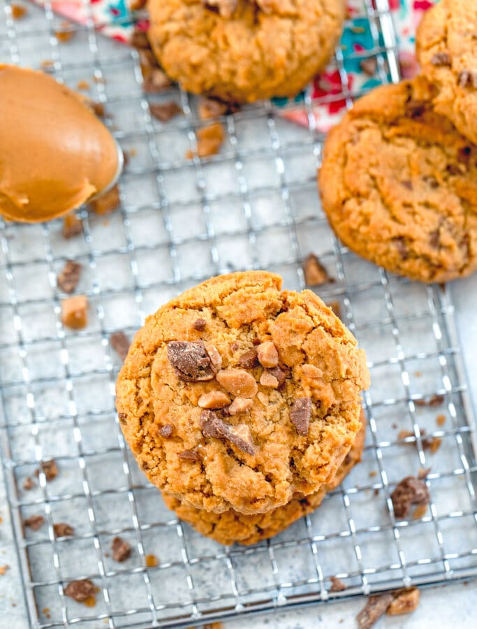 Peanut Butter Toffee Cookies -- Simple to bake, but absolutely delicious, these Peanut Butter Toffee Cookies will remind you that chocolate-covered toffee is the perfect baked good add-in! | wearenotmartha.com