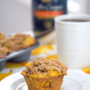 Pumpkin Spice French Toast Muffins -- These Pumpkin Spice French Toast Muffins combine two of your favorite breakfast foods into one delicious treat and are made with pumpkin spice coffee creamer! | wearenotmartha.com