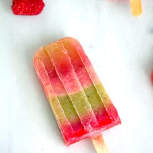 Sangria Popsicles -- What's better than sangria on a hot summer day? Sangria popsicles packed with raspberry and kiwi, perfectly refreshing and delicious! | wearenotmartha.com