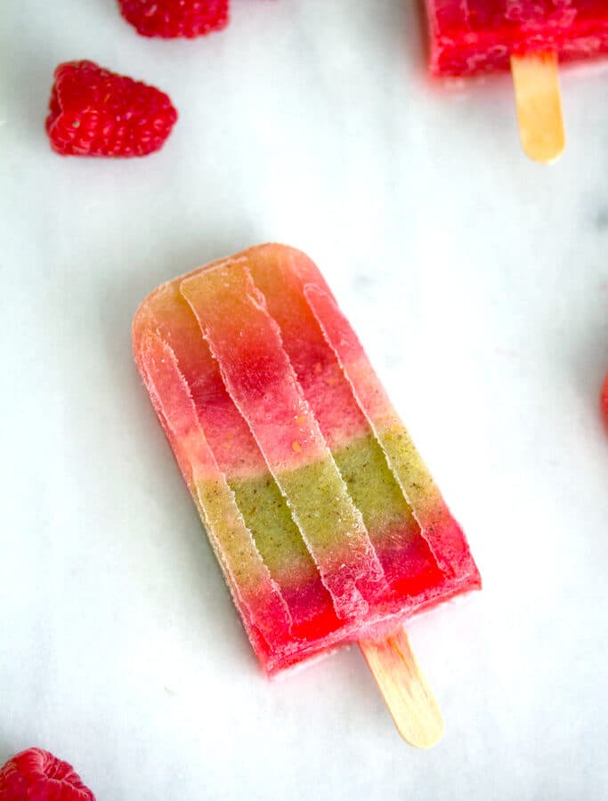 Sangria Popsicles -- What's better than sangria on a hot summer day? Sangria popsicles packed with raspberry and kiwi, perfectly refreshing and delicious! | wearenotmartha.com