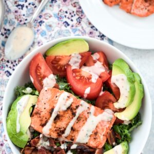 Salmon BLT Salad -- If you love BLT sandwiches, you'll love this Salmon BLT Salad with Chipotle Buttermilk Dressing. It takes the classic sandwich and flips it into a healthier, antioxidant-packed meal | wearenotmartha.com