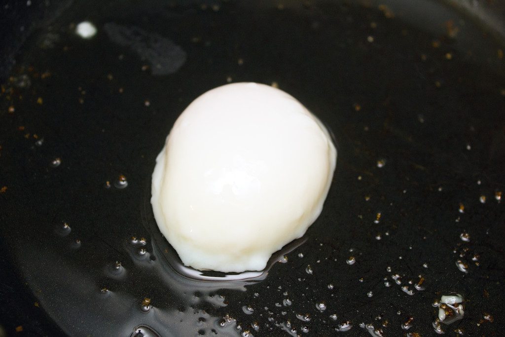 Slow-Boiled-Egg-Frying