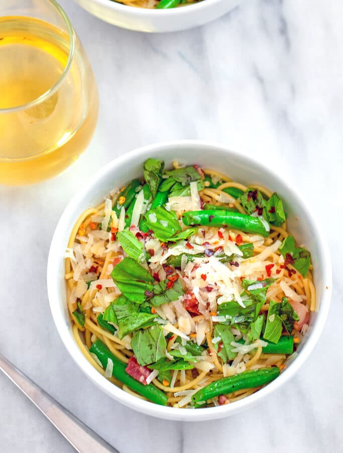 Spaghetti with Pancetta, Green Beans, and Basil -- This Spaghetti with Pancetta, Green Beans, and Basil is an easy weekday dinner that will make you feel like it's summer any time of year! | wearenotmartha.com