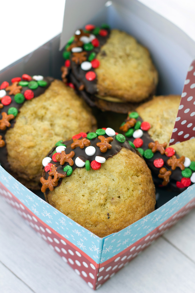 Toasted_Oatmeal_PB_Sandwich_Cookies_In_Box