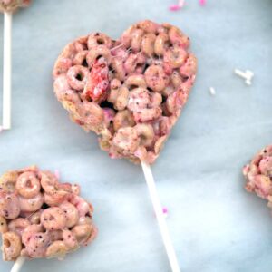 Very Berry Cheerios Marshmallow Treat Pops -- These Very Berry Cheerios Marshmallow Treat Pops are Rice Krispies Treats Style Pops made with Very Berry Cheerios and freeze-dried strawberries | wearenotmartha.com