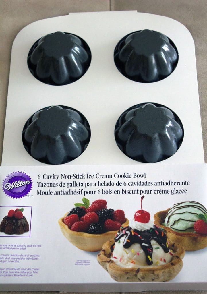 NEW Ice Cream Cookie Bowl  6-Cavity Non-Stick from Wilton #0641