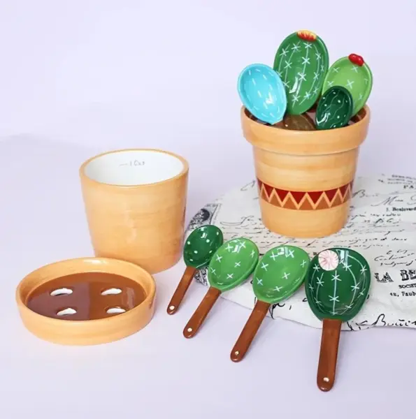 Cactus measuring spoons.