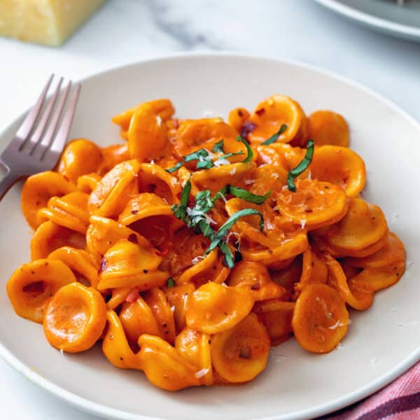 Gigi Hadid Pasta {Spicy Vodka Pasta} We are not Martha