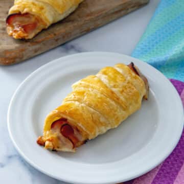 Closeup view of a Starbucks ham and cheese croissant.