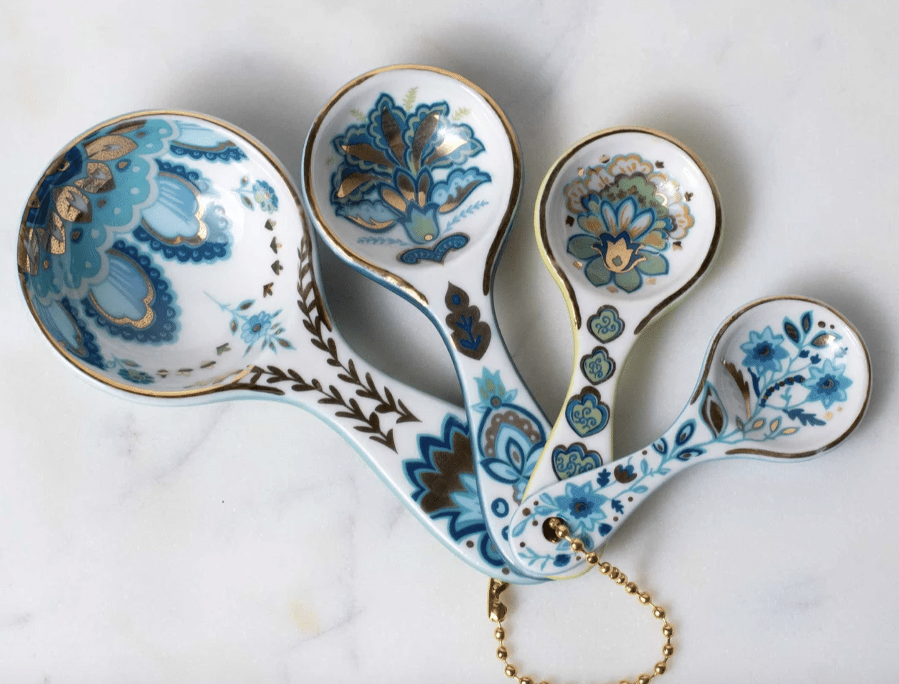 Floral measuring spoon set.